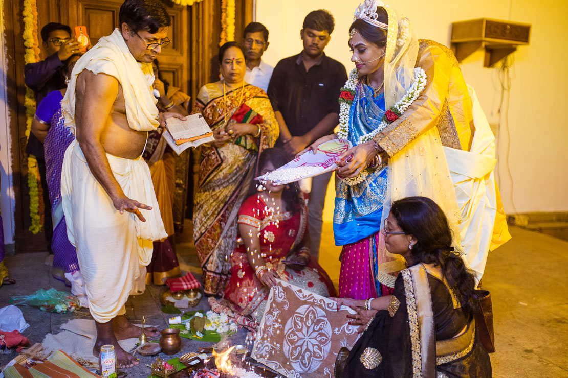 The cross cultural bengali-telugu wedding : shreya & soummo